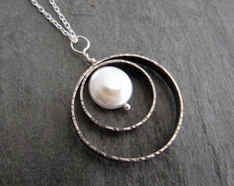 Silver Circles Pendant with Pearl