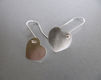 Boucles d'oreilles coeur en argent simples