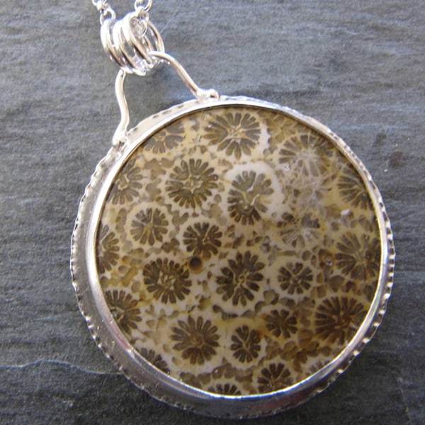 Fossil Koralle und Sterling Silber Anhänger