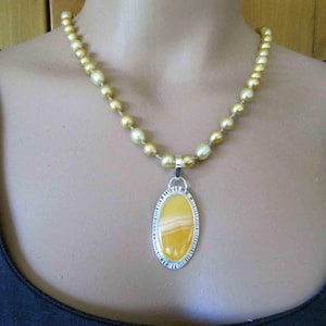 Yellow Lace Agate Sterling Silver Pendant Necklace with Hand-Knotted Pearls image 7