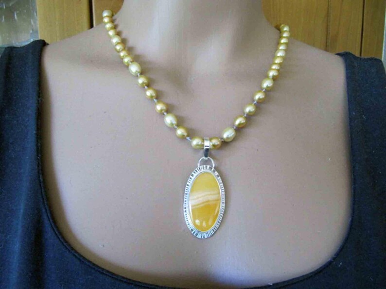 Yellow Lace Agate Sterling Silver Pendant Necklace with Hand-Knotted Pearls image 7