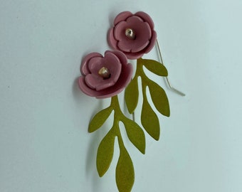 Powder coated pink flower with green-gold leaves
