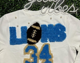 Custom Collegiate Football Mom-sweater: gestructureerde belettering