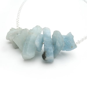 Aquamarine Stein Chunk März Birthstone Halskette Handmade