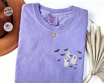 Camiseta bordada de fantasmas y murciélagos voladores - Comfort Colors® Camiseta de Halloween espeluznante, camiseta de Halloween de murciélagos voladores, camiseta de fantasmas