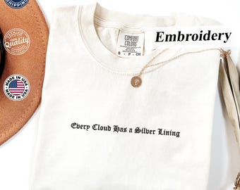 Comfort Colors® T-Shirt, ''Every Cloud Has a Silver Lining '' Gesticktes T-Shirt, Positive Botschaft T-Shirt, sanfte Erinnerung T-Shirt, Uphebend