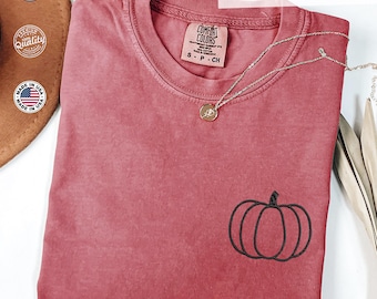 Camiseta de calabaza bordada con colores cómodos, camiseta con contorno de calabaza, camiseta de calabaza, camiseta de otoño, regalo de calabaza, regalo bordado, regalo de Halloween