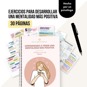 Op de afbeelding: Een spiraalgebonden werkboek getiteld "Oefeningen om een positievere mentaliteit te ontwikkelen" met 30 pagina's. De omslag toont een illustratie van een persoon met de handen op de borst. Een zwarte pen ligt rechts.