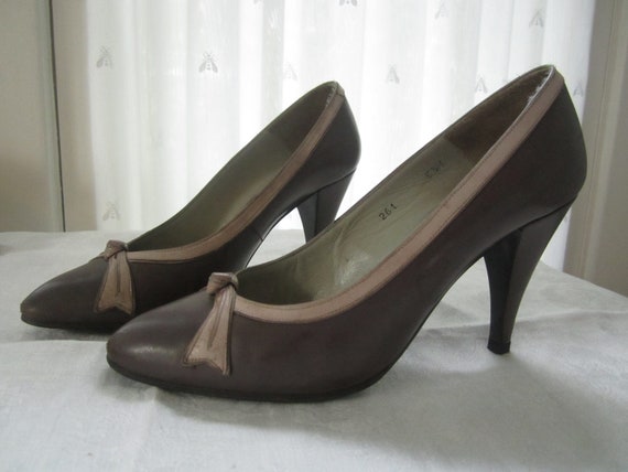 Size 5.5M, NEIMAN MARCUS, Van Eli Leather Pumps, - image 2