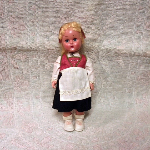vintage souvenir dolls
