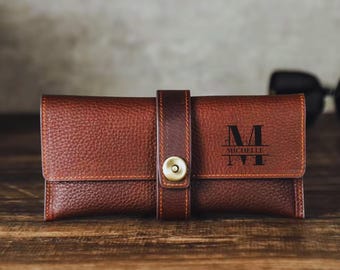 Handcrafted Leather Glasses Case: Personalized Eyeglasses Pouch with Magnetic Clasp
