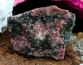 30,52 Carats De Rhodolites Naturelles Brutes – Pierres Roulées Rouges/noires – Madagascar – B3.105