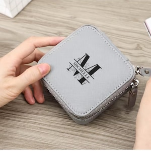 Borsa da viaggio personalizzata in pelle Saffiano per gioielli - Custodia portatile per anelli, orecchini, collane - Elegante regalo in pelle per donna
