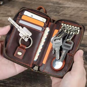 Portachiavi in pelle personalizzato con slot Airtag – Portachiavi auto RFID per uomo, organizer da viaggio, idea regalo personalizzata