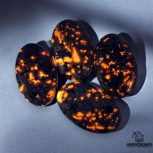 Naturlig Yooperlite Firestone: UV-reaktiv sodalitkristall, helande sten