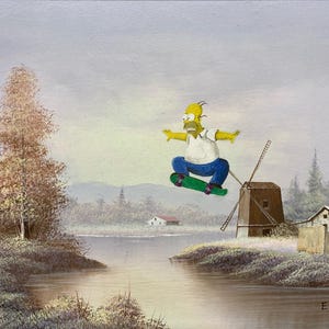 Homer Simpson sullo skateboard saltando la gola di Springfield, dipinto di paesaggio di un negozio dell'usato riciclato, stampa artistica, poster