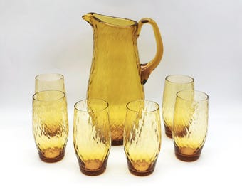 Vintage amberkleurige glazen kan, handgeblazen kan en zes glazen, glazen kan met ruitpatroon, decoratieve kan uit het midden van de eeuw