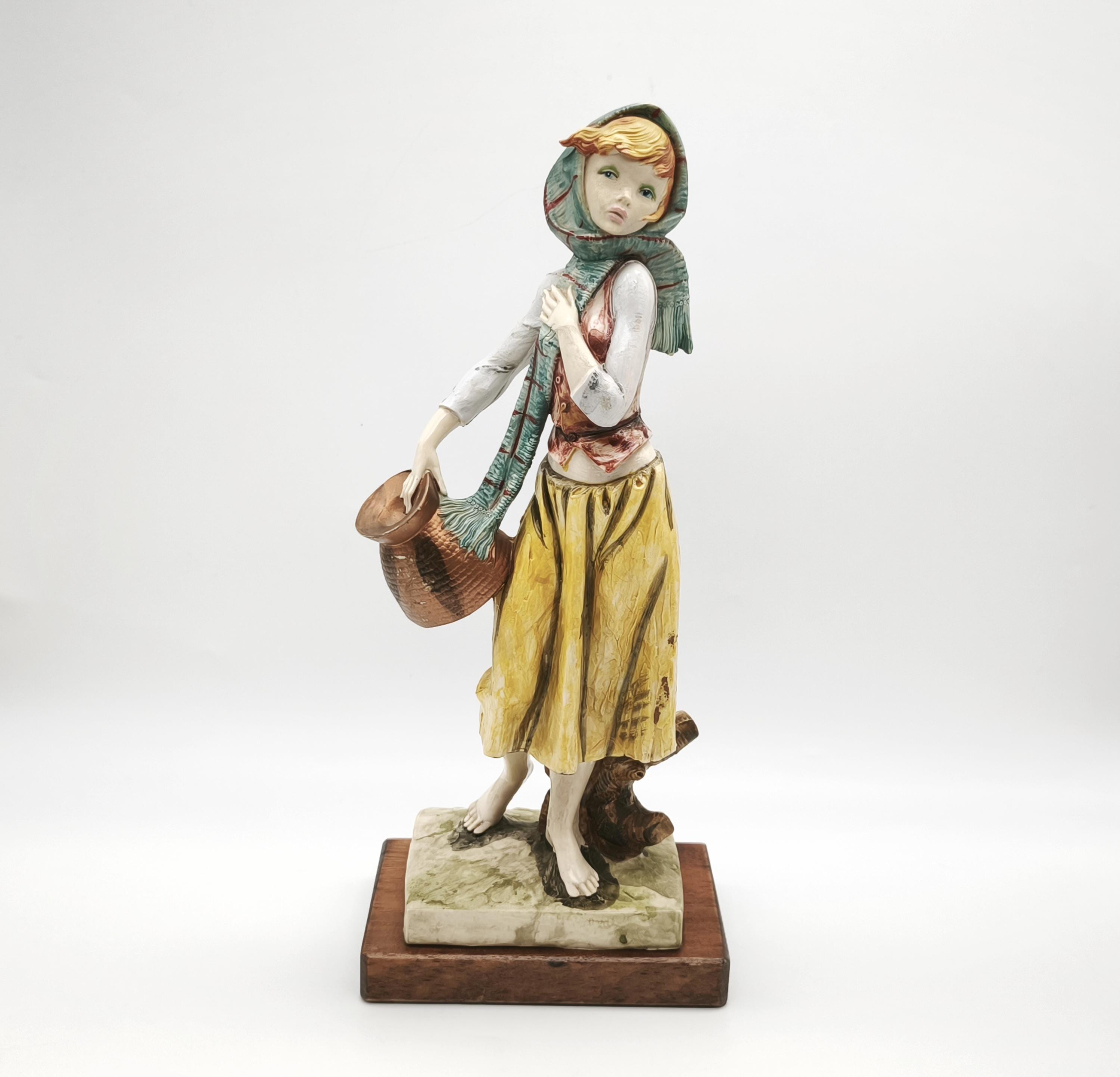 木製ベースのヴィンテージイタリア農民少女の置物、手描きの 