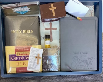 Cesta de regalo para el hombre de Dios: un obsequio considerado y de fe para él
