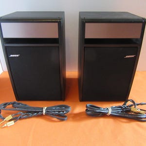 Vintage Quality Bose 100J is a compact bookshelf speaker Excellent condition