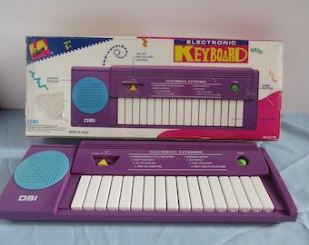 Rare Vintage Electronic Keyboard 1993 LA Rock 57710 in very good nworking condition