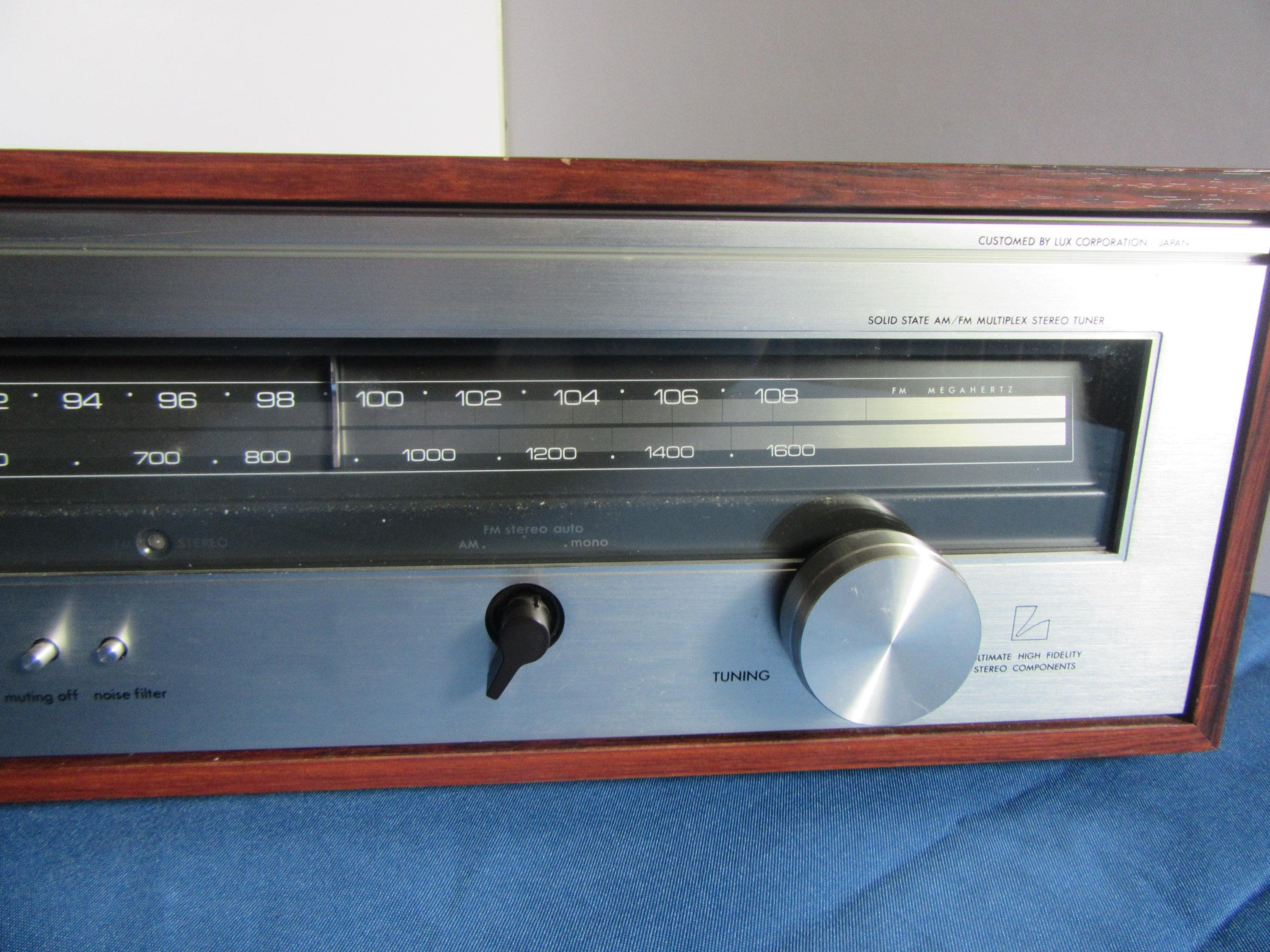 Very Rare Vintage Luxman T33 AM/FM Tuner 1977 Walnut Japan (very