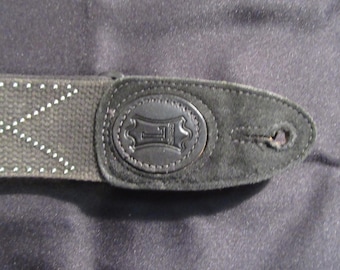 Vintage LEVIS  black and metal guitar strap