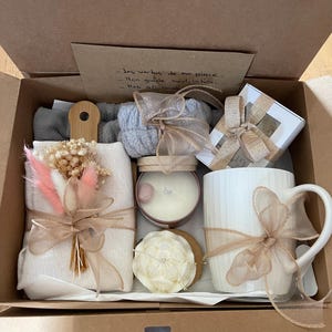 coffret cadeau pour femme, coffret cadeau noël, cadeau pour elle, cadeau bien-être, cadeau maman, cadeau bougie parfumée et pierre précieuse