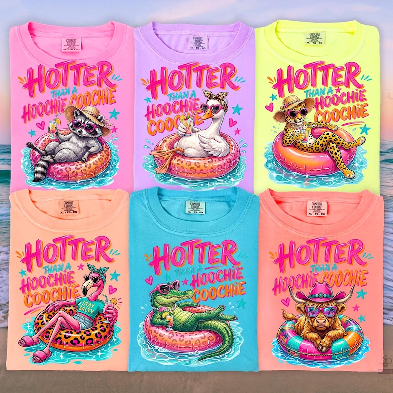 K&ouml;nnte beinhalten: Sechs farbenfrohe T-Shirts mit dem Text "HOTTER THAN A HOOCHIE COOCHIE" und Illustrationen von Tieren, die sich in Schwimmreifen entspannen. Zu den Tieren geh&ouml;ren ein Waschb&auml;r, eine Gans, ein Gepard, ein Flamingo, ein Alligator und ein Bulle. Die Shirts sind in verschiedenen Farben.