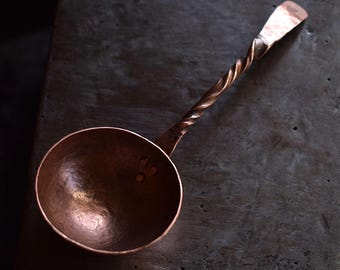 Handgemaakte koffielepel, willekeurig gedraaid ontwerp. Smid gemaakt.