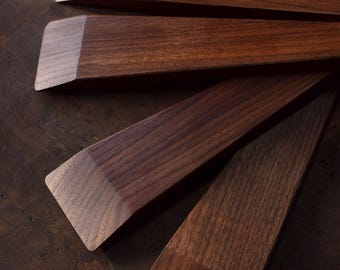 Handgemaakte houten spatel, keukengerei. Eiken en walnoot.