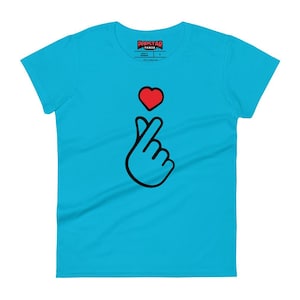Hand Heart Korean Love Symbol Women&#39;s T-Shirt – Cute K-Pop Finger Heart Tee for Women – Korean Saranghae Gesture Shirt, Love T-Shirt