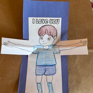 Biglietto abbraccio, ti amo mamma, lavoretti per bambini, biglietti, biglietto pieghevole
