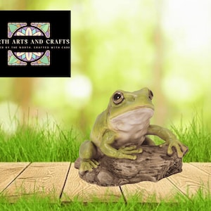 Emerald Perch – White’s Tree Frog Wild Resin Figurine For Nature-Inspired Decor Display