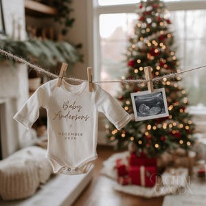 Digitale kerstzwangerschapsaankondiging verwacht in december Babyonthulling bewerkbare canvassjabloon Genderneutraal vakantiebericht op social media