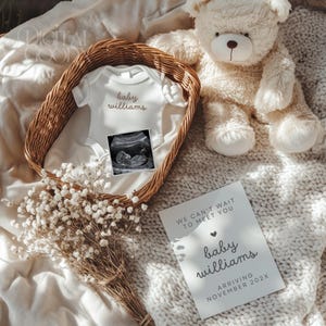 Annuncio di gravidanza con orsetto di peluche minimalista neutro Modello Canva modificabile Annuncio di nascita accogliente Social media Boho