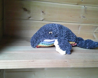Hugo the humpback whale! Crochet amigurmi plushie!