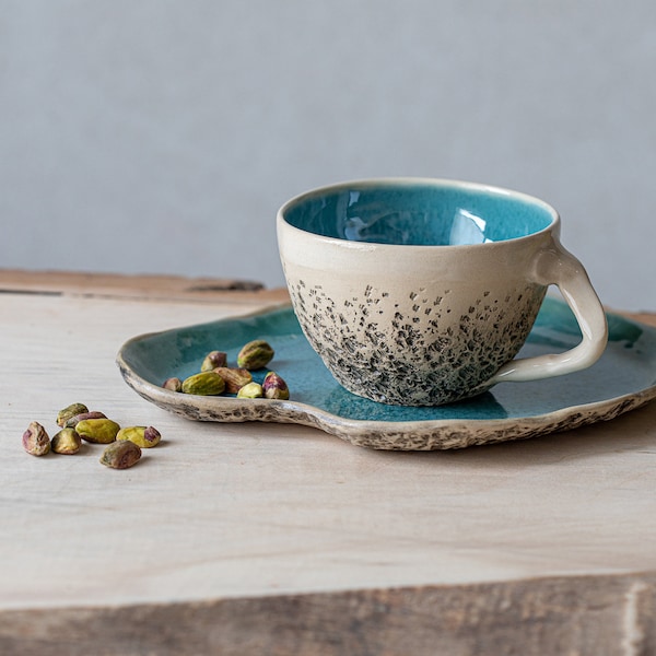 Tasse à thé turquoise avec soucoupe | Tasse en grès | Tasse faite main | Tasse à cappuccino | Tasse en poterie | Cadeau d'anniversaire | Céramique organique