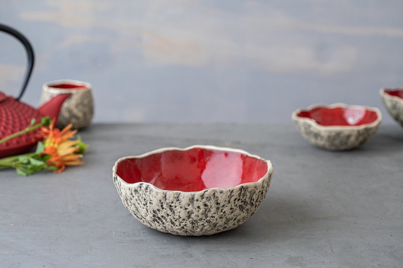 Ramen Bowl Black bowl Handmade pottery bowls Ceramic bowls Soup bowls Dishwasher safe dinnerware Playful Red