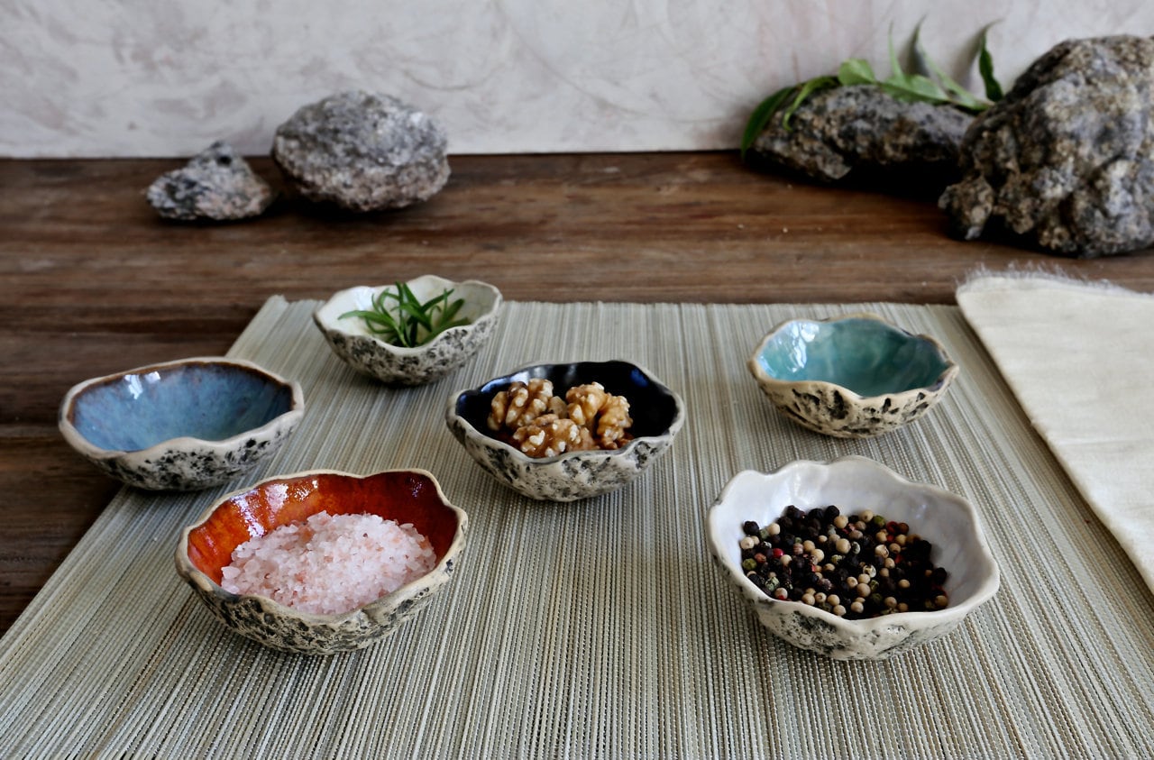 8 Petits Bols d'épices Bol en Céramique Fait à La Main de Poterie Organique Cadeau Artisanal Ustensi
