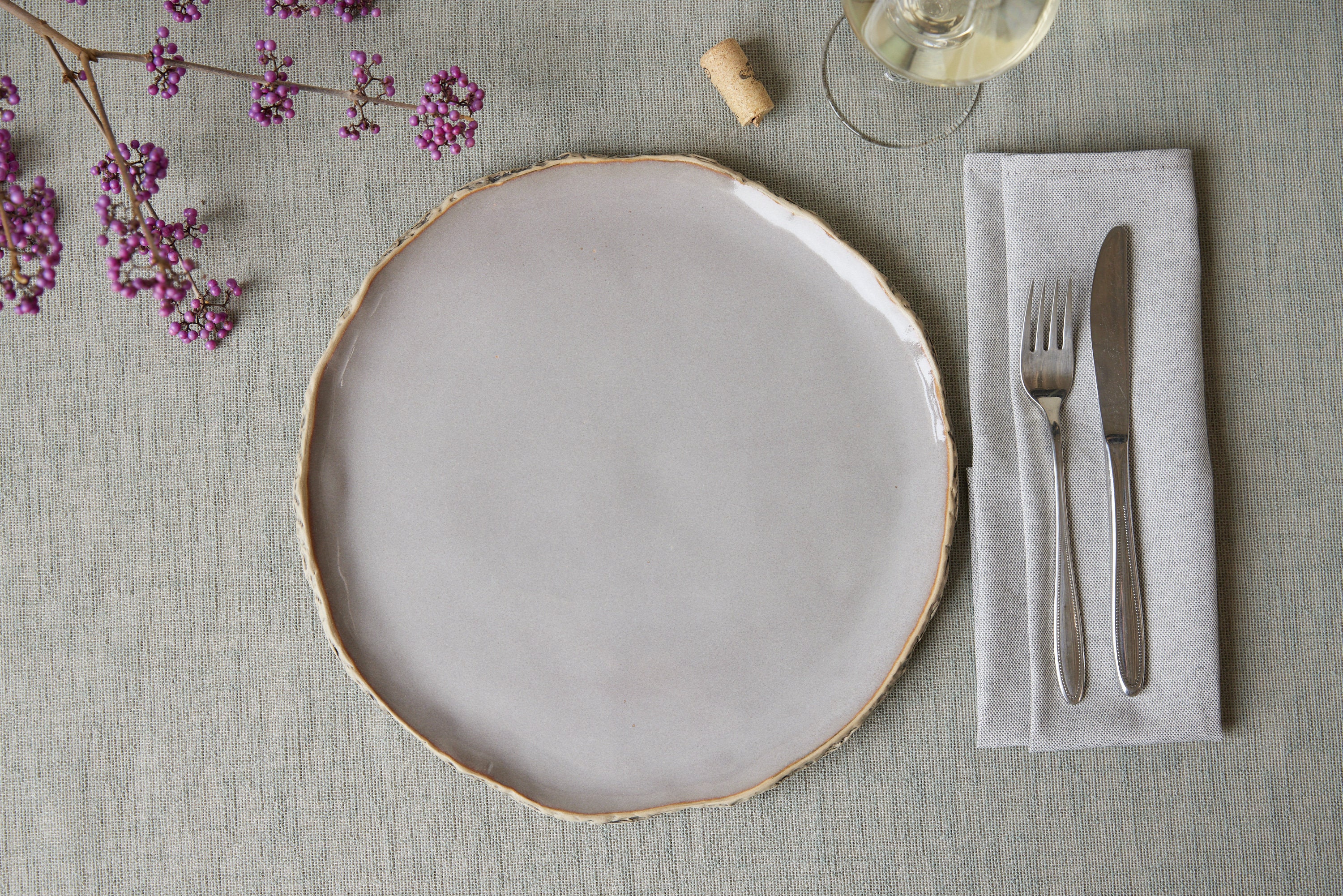assiette plate taupe | fait main assiette en céramique assiettes grès arts de la table cuisine biologique moderne vaisselle poterie