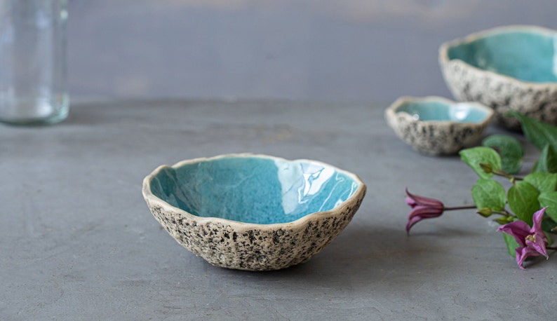Ceramic fruit bowl in turquoise color