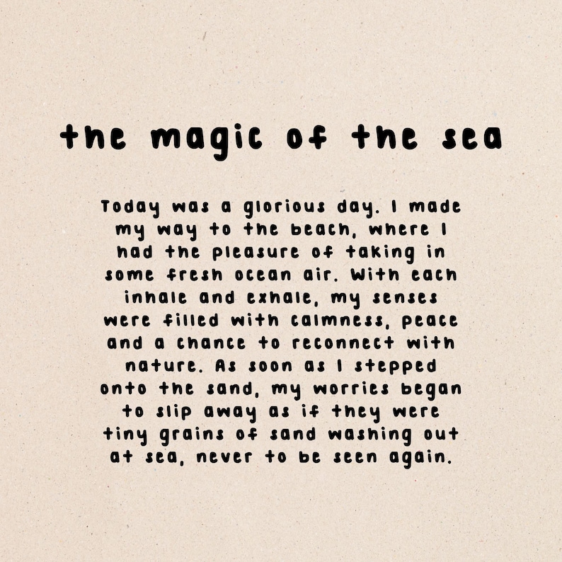 Może przedstawiać: Beżowe tło z czarnym tekstem "the magic of the sea". Poniżej akapit opisuje dzień na plaży, podkreślając spok&oacute;j i pok&oacute;j. Tekst jest napisany odręcznie.