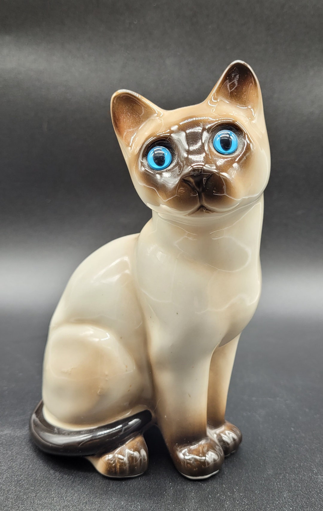 Vintage Enesco Cat Figurine Siamese Cat Sitting Pose Blue Glass Eyes 6.