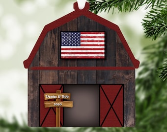 Drapeau de grange Ornement personnalisé, Ornement de ferme, ornement de ranch, ornement de drapeau américain de grange, cadeau de famille, décoration de vacances, décor d’arbre
