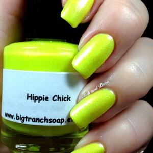 Esmalte de uñas amarillo fluorescente neón libre Estados Unidos envío Hippie Chick UV reactiva esmalte de uñas/laca imagen 2