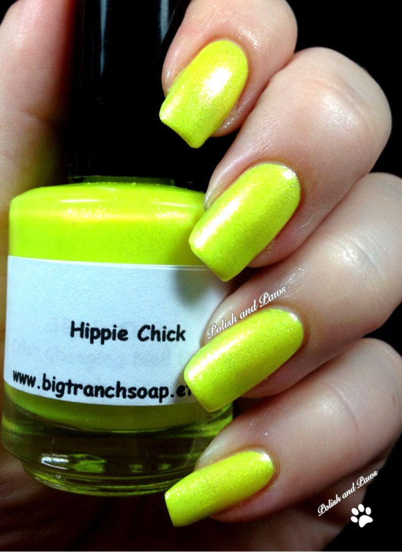 Esmalte de uñas amarillo fluorescente neón libre Estados Unidos envío Hippie Chick UV reactiva esmalte de uñas/laca imagen 2