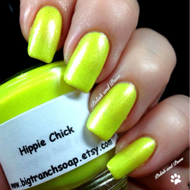 Esmalte de uñas amarillo fluorescente neón libre Estados Unidos envío Hippie Chick UV reactiva esmalte de uñas/laca imagen 3