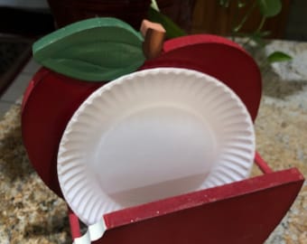 Apple paper plate wall hanging holder