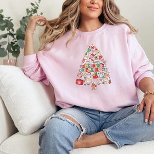 Sweat-shirt de Noël du service des urgences | pour les fêtes de fin d'année d'infirmière rétro de Zazzle.be Liste d'envies Vous avez des idées ? Cadeau de Noël aux urgences pour les travailleurs de la santé